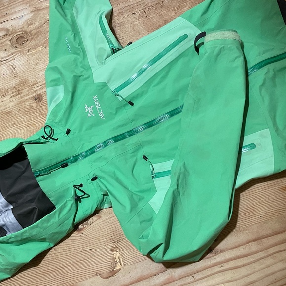 Arc'teryx Women's Rain Jacket - Picture 1 of 8